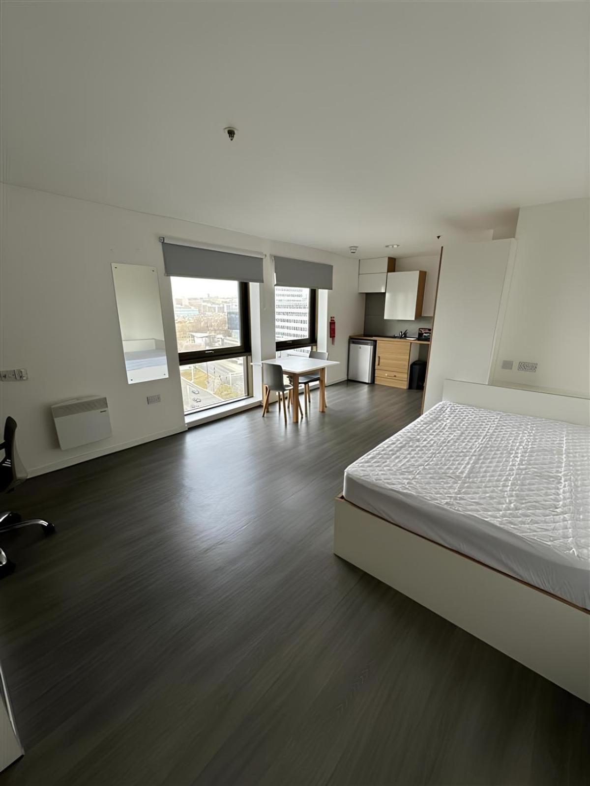 Apartment For Students Only Byrom Point In